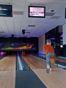 Kinder bowling arrangement
